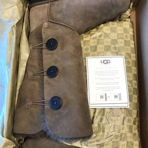Ugg Triple Bailey Button Size 10